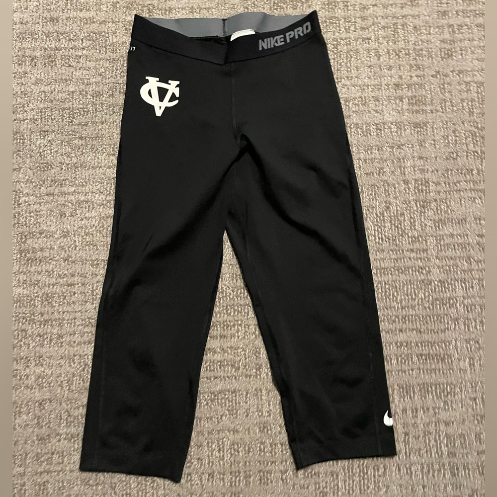 Nike Vassar College women’s XS black Dri-Fit Crop Capris athletic pants sport